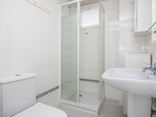Apartamento con 2 Dormitorios  en Elviria