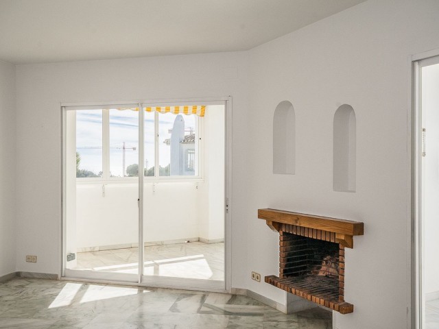 Apartamento con 2 Dormitorios  en Elviria