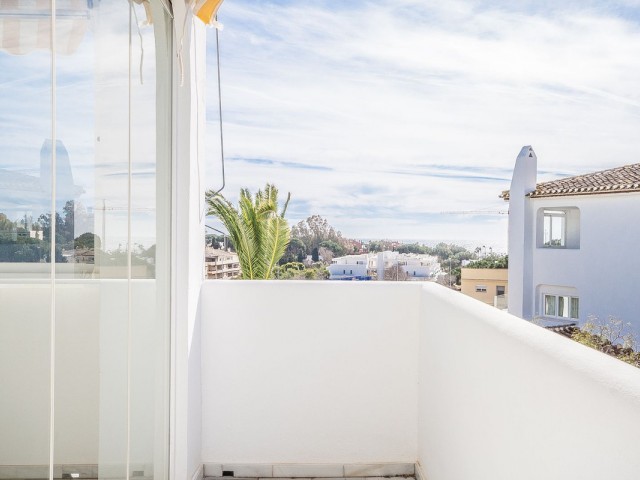 Apartamento con 2 Dormitorios  en Elviria