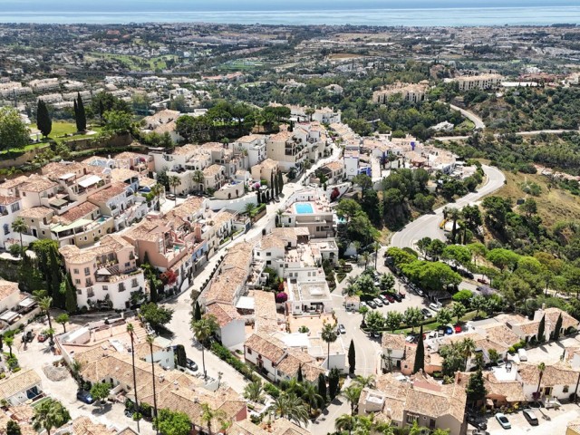 2 Bedrooms Townhouse in Benahavís