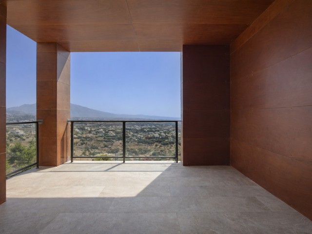 3 Bedrooms Townhouse in Benahavís