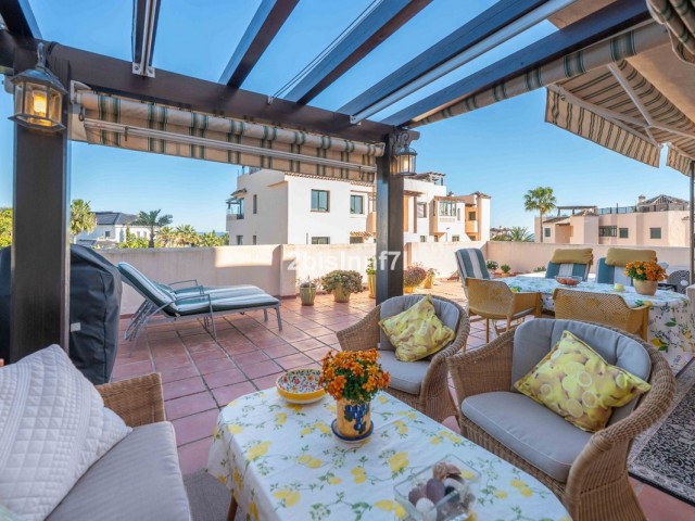 3 Bedrooms Apartment in Elviria