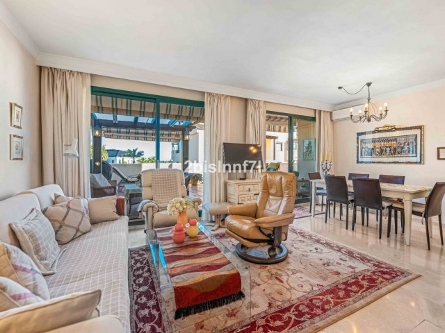 3 Bedrooms Apartment in Elviria