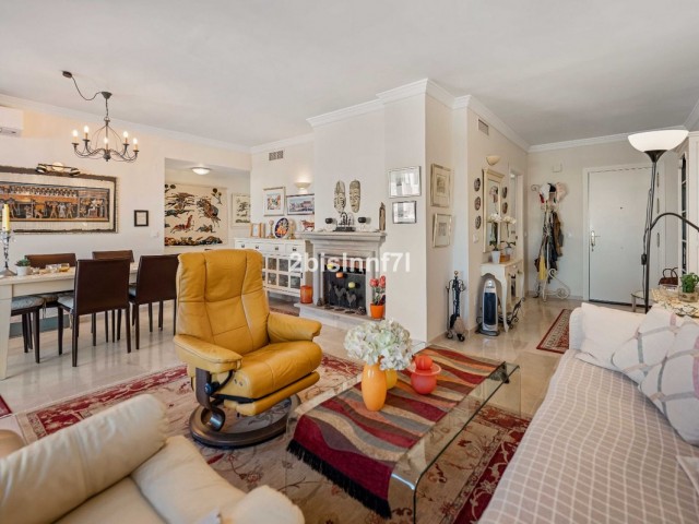 3 Bedrooms Apartment in Elviria