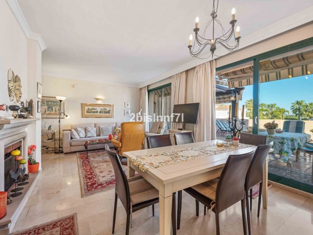 3 Bedrooms Apartment in Elviria