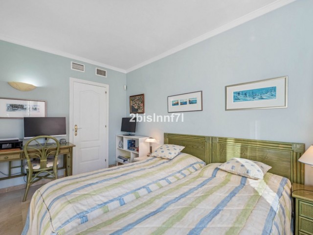 3 Bedrooms Apartment in Elviria