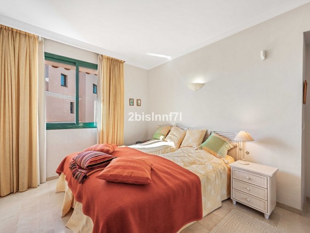 3 Bedrooms Apartment in Elviria