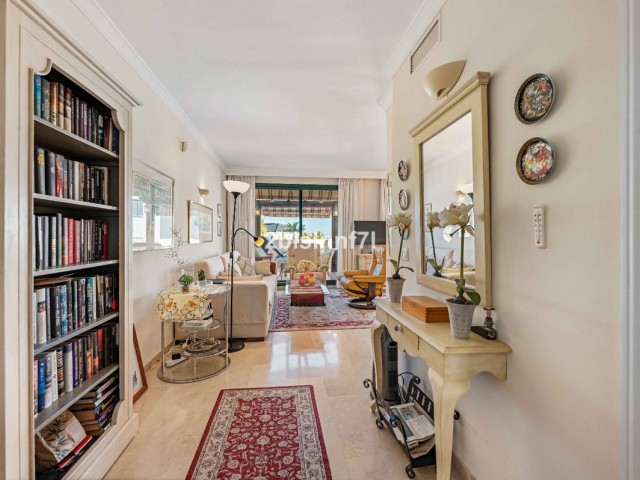 3 Bedrooms Apartment in Elviria