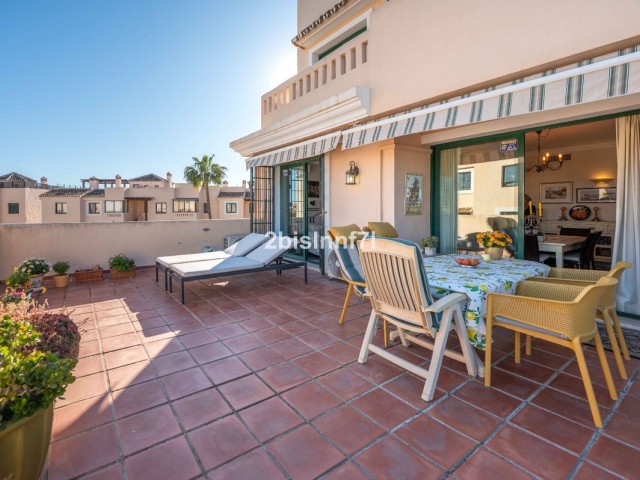 3 Bedrooms Apartment in Elviria