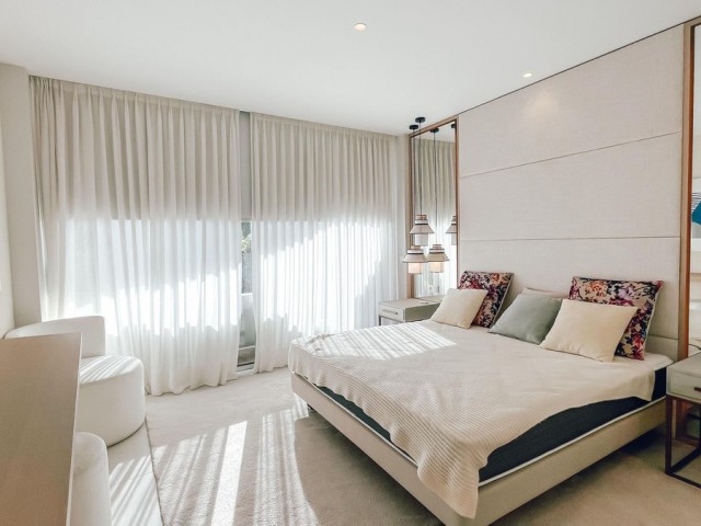 Appartement avec 3 Chambres  à Estepona