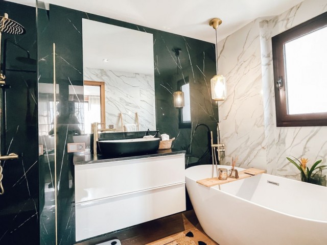 2 Bedrooms Apartment in Puerto Banús