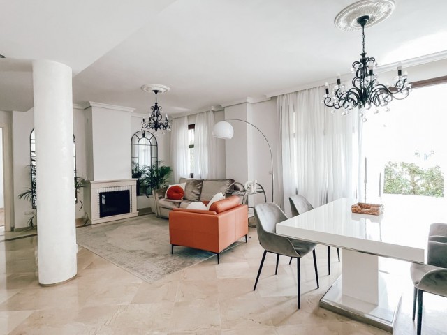 2 Bedrooms Apartment in Puerto Banús