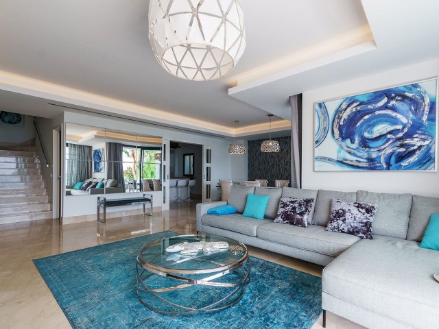 Appartement avec 4 Chambres  à Estepona