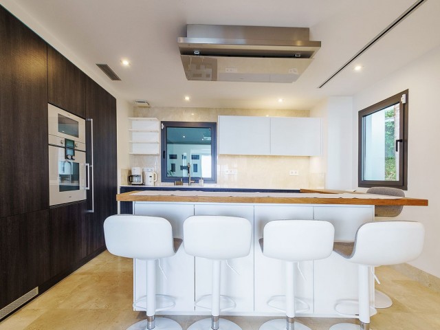 Appartement avec 4 Chambres  à Estepona