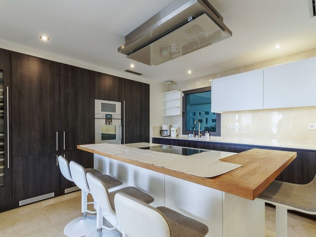 Appartement avec 4 Chambres  à Estepona