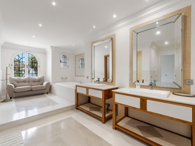 9 Schlafzimmer Villa in Estepona
