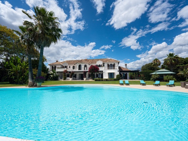 9 Schlafzimmer Villa in Estepona