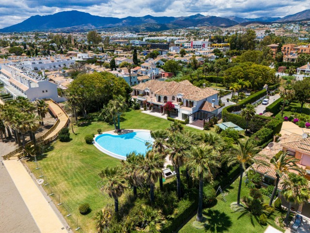 9 Schlafzimmer Villa in Estepona