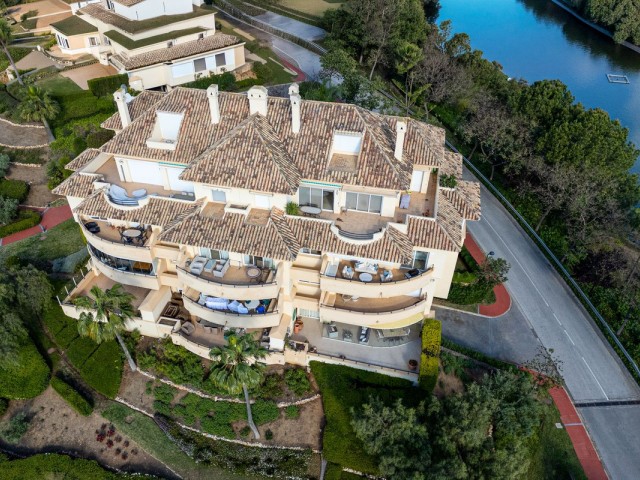 3 Bedrooms Apartment in Elviria