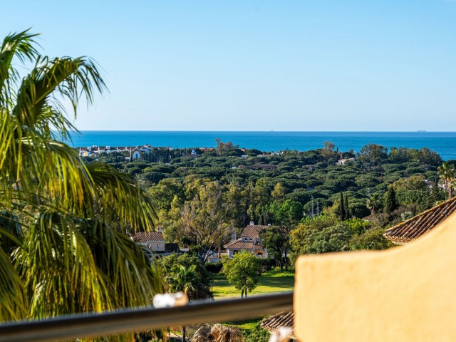 3 Bedrooms Apartment in Elviria