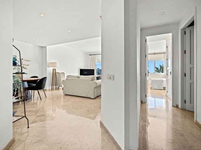 3 Bedrooms Apartment in Elviria