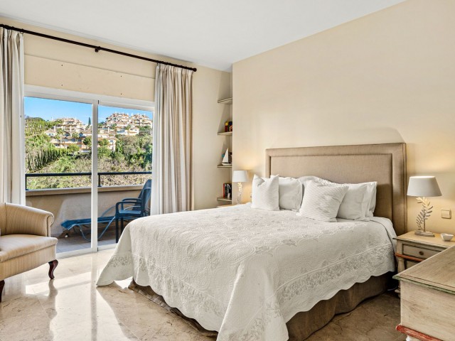 3 Bedrooms Apartment in Elviria