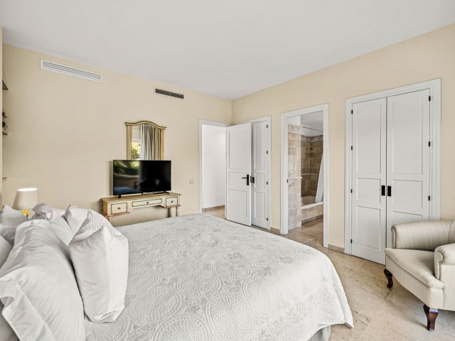 3 Bedrooms Apartment in Elviria