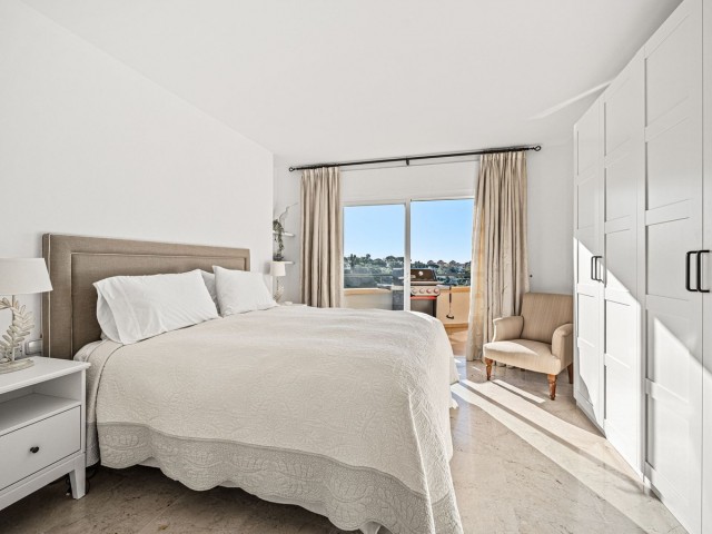 3 Bedrooms Apartment in Elviria