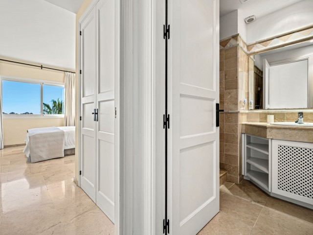 3 Bedrooms Apartment in Elviria