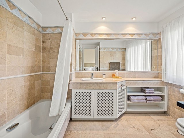 3 Bedrooms Apartment in Elviria