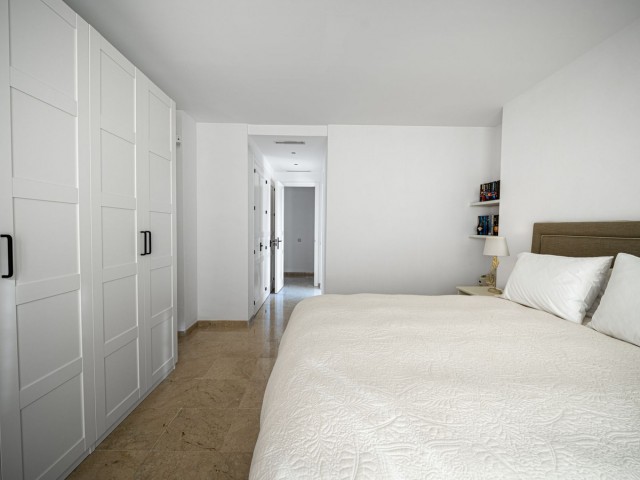 3 Bedrooms Apartment in Elviria