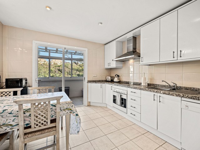 3 Bedrooms Apartment in Elviria