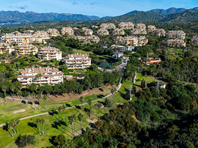 3 Bedrooms Apartment in Elviria