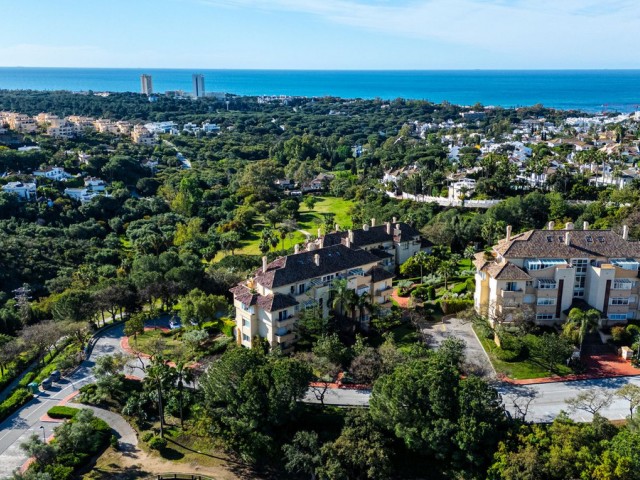 3 Bedrooms Apartment in Elviria