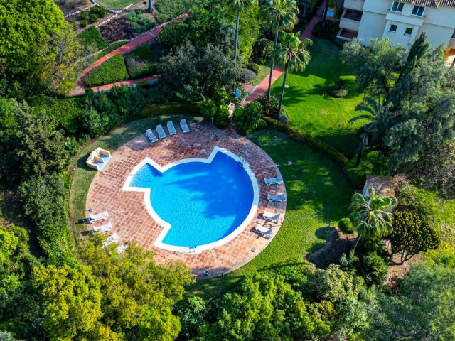 3 Bedrooms Apartment in Elviria