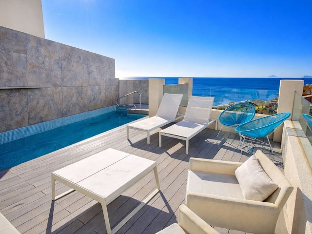 4 Bedrooms Apartment in Estepona