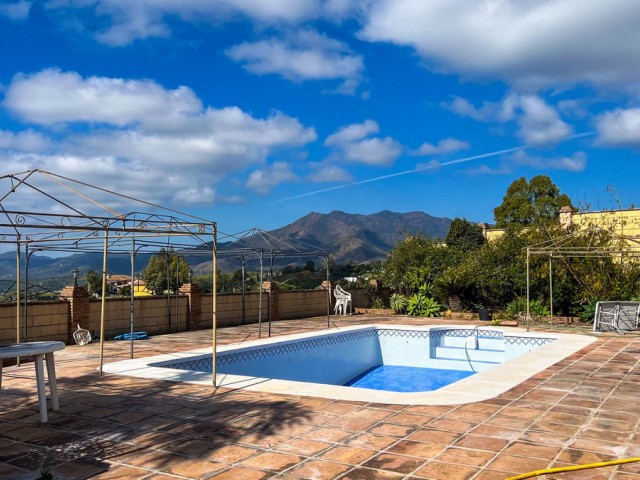 Villa avec 5 Chambres  à Valtocado