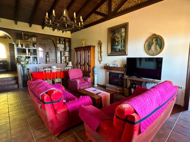 Villa avec 5 Chambres  à Valtocado