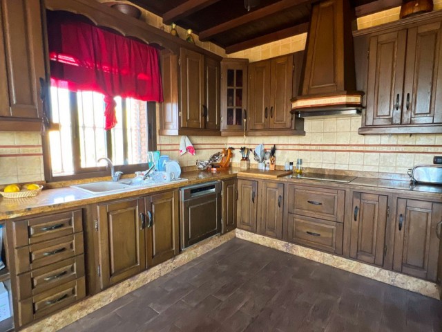 Villa avec 5 Chambres  à Valtocado