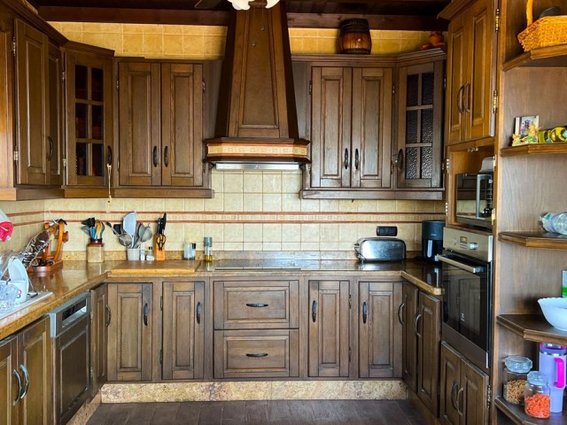 Villa avec 5 Chambres  à Valtocado