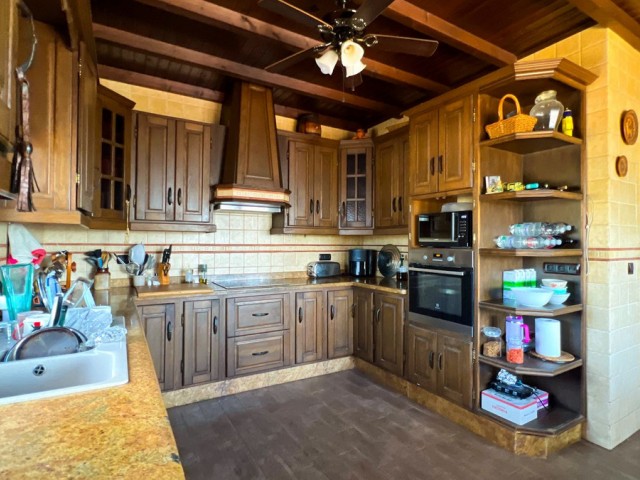 Villa avec 5 Chambres  à Valtocado