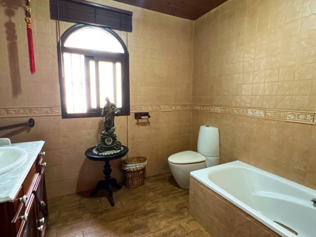 Villa avec 5 Chambres  à Valtocado