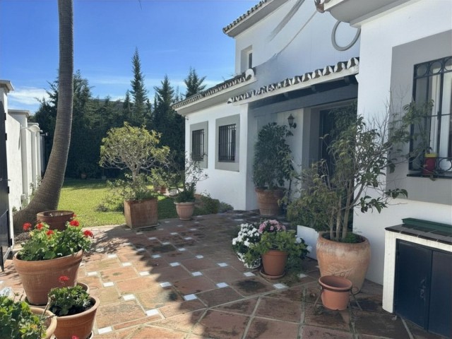 4 Bedrooms Villa in Estepona