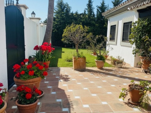 4 Bedrooms Villa in Estepona