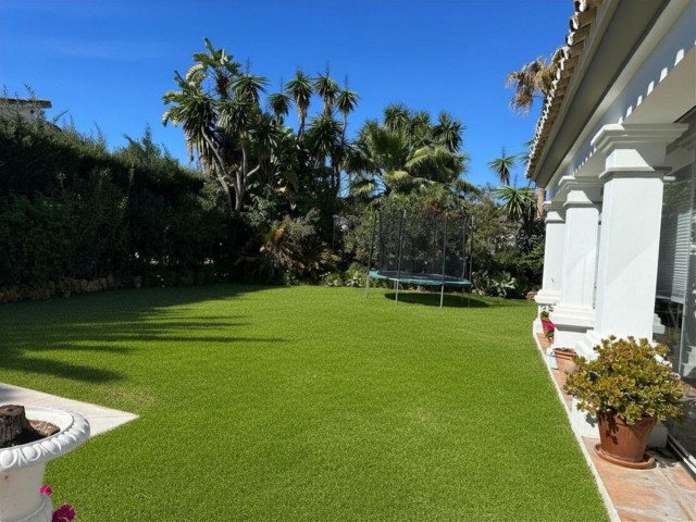 4 Bedrooms Villa in Estepona