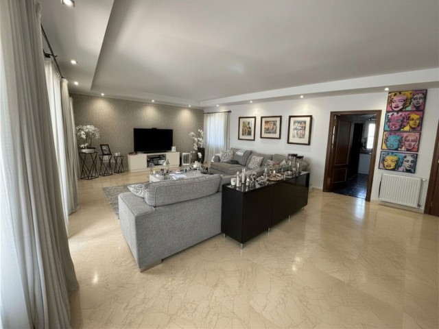 4 Bedrooms Villa in Estepona