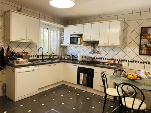 4 Bedrooms Villa in Estepona
