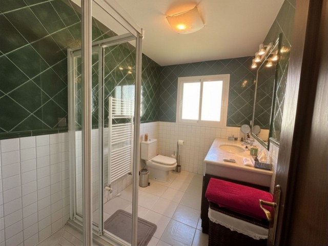 4 Bedrooms Villa in Estepona