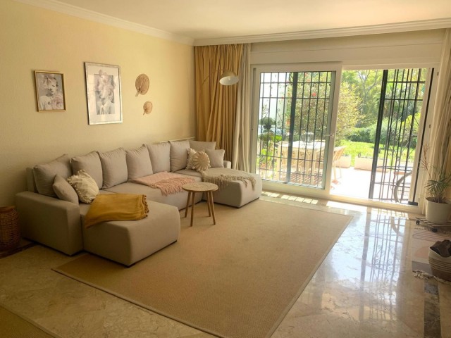 2 Bedrooms Townhouse in Estepona
