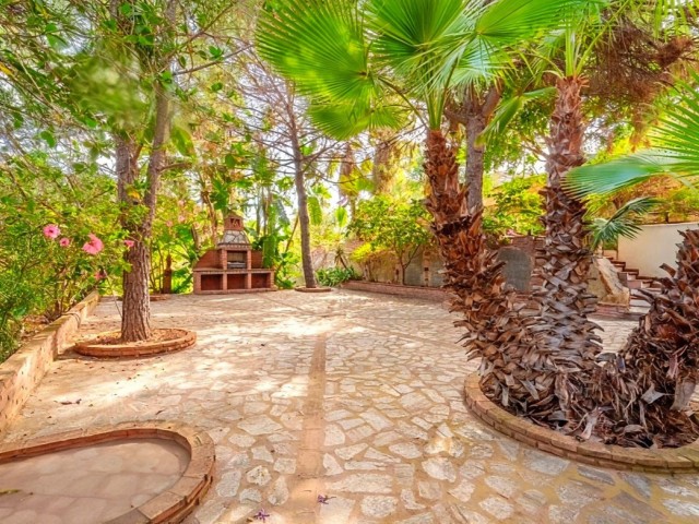 5 Schlafzimmer Villa in Estepona